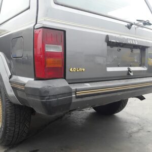 PARAGOLPES TRASERO JEEP CHEROKEE