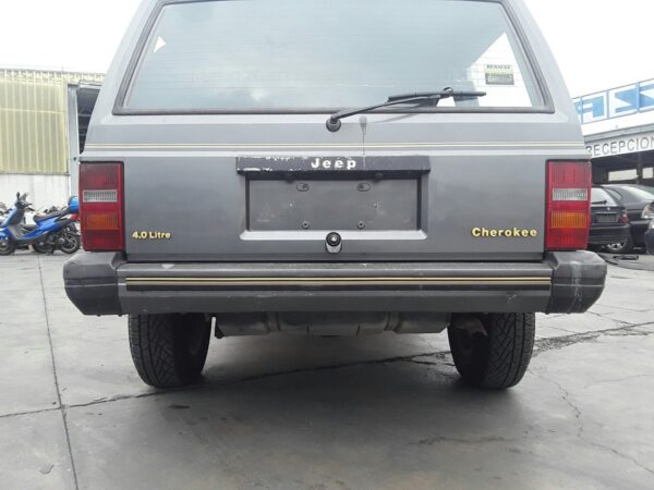 PARAGOLPES TRASERO JEEP CHEROKEE - Imagen 3