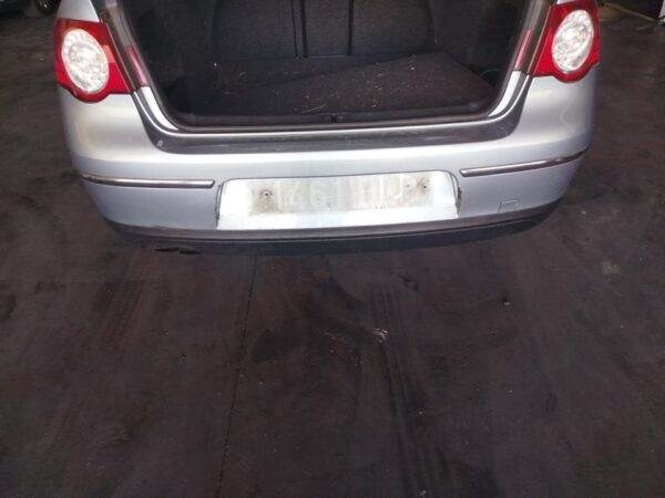 PARAGOLPES TRASERO VOLKSWAGEN PASSAT BERLINA - Imagen 3