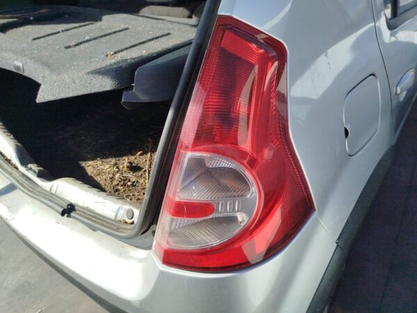 PILOTO TRASERO DERECHO DACIA SANDERO