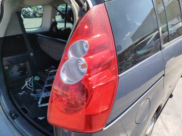 PILOTO TRASERO DERECHO MAZDA 5 BERL.