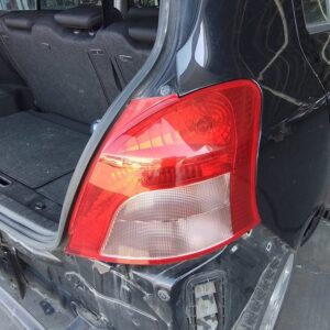 PILOTO TRASERO DERECHO TOYOTA YARIS