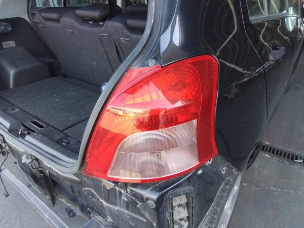 PILOTO TRASERO DERECHO TOYOTA YARIS