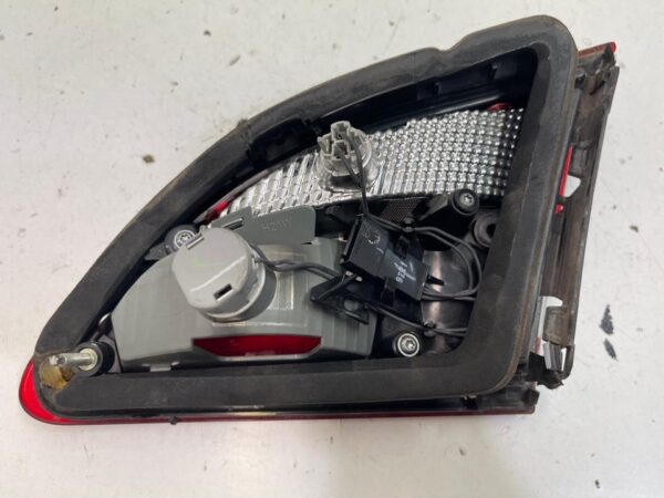 PILOTO TRASERO DERECHO INTERIOR OPEL ASTRA J LIM. - Imagen 3