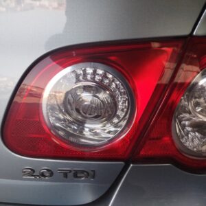 PILOTO TRASERO DERECHO INTERIOR VOLKSWAGEN PASSAT BERLINA