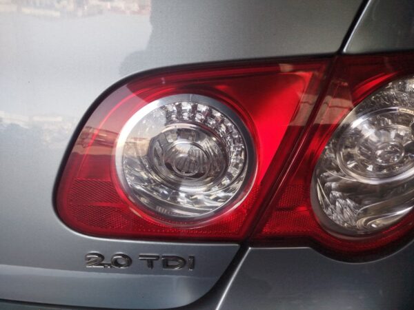 PILOTO TRASERO DERECHO INTERIOR VOLKSWAGEN PASSAT BERLINA