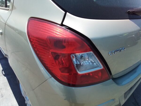 PILOTO TRASERO IZQUIERDO OPEL CORSA D