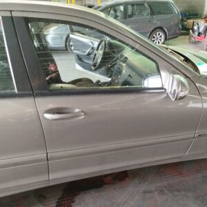 PUERTA DELANTERA DERECHA MERCEDES CLASE C  BERLINA