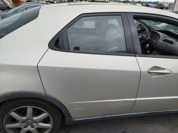 PUERTA TRASERA DERECHA HONDA CIVIC BERLINA 5