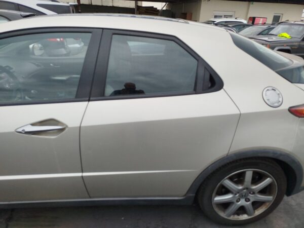 PUERTA TRASERA IZQUIERDA HONDA CIVIC BERLINA 5