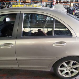 PUERTA TRASERA IZQUIERDA MERCEDES CLASE C  BERLINA