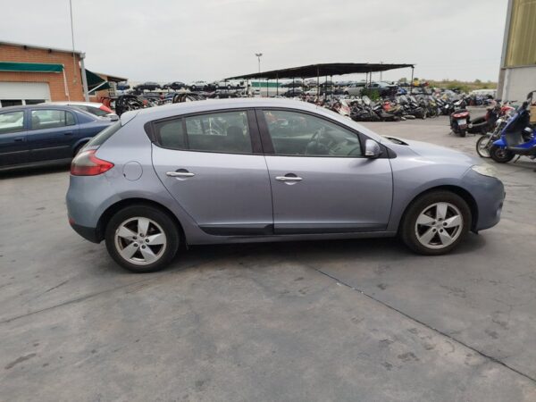 PARAGOLPES TRASERO RENAULT MEGANE III BERLINA 5 P - Imagen 5