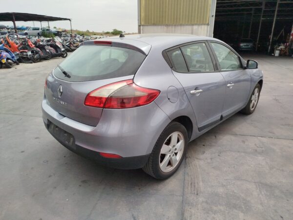 PARAGOLPES TRASERO RENAULT MEGANE III BERLINA 5 P - Imagen 6