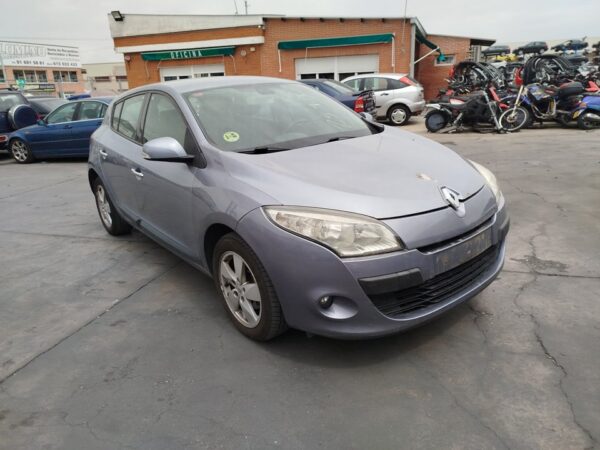 PARAGOLPES TRASERO RENAULT MEGANE III BERLINA 5 P - Imagen 7