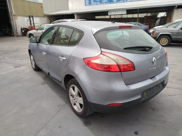 PARAGOLPES TRASERO RENAULT MEGANE III BERLINA 5 P - Imagen 8