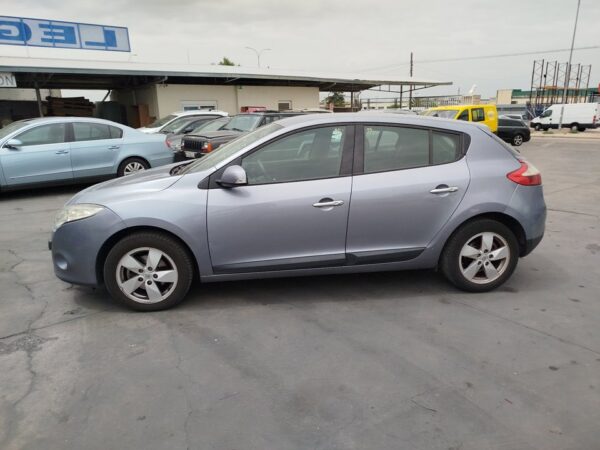 PARAGOLPES TRASERO RENAULT MEGANE III BERLINA 5 P - Imagen 9