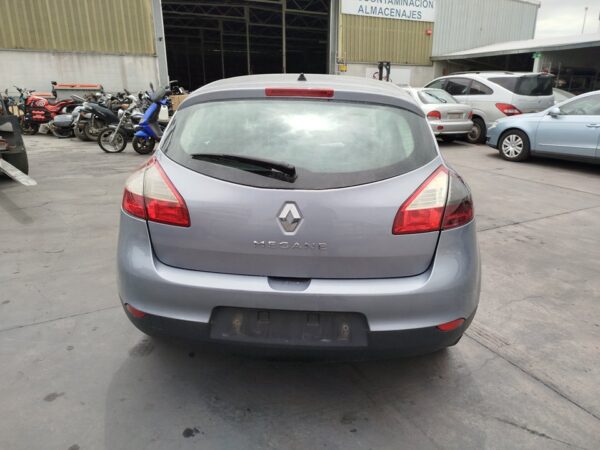PARAGOLPES TRASERO RENAULT MEGANE III BERLINA 5 P - Imagen 10