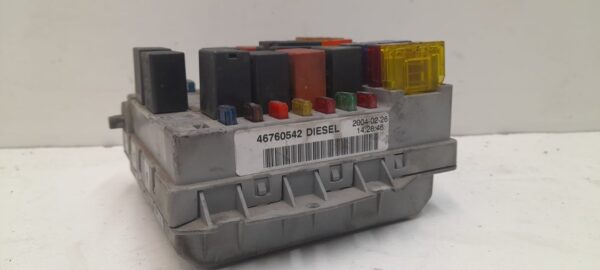 CAJA RELES / FUSIBLES CHRYSLER VOYAGER - Imagen 2