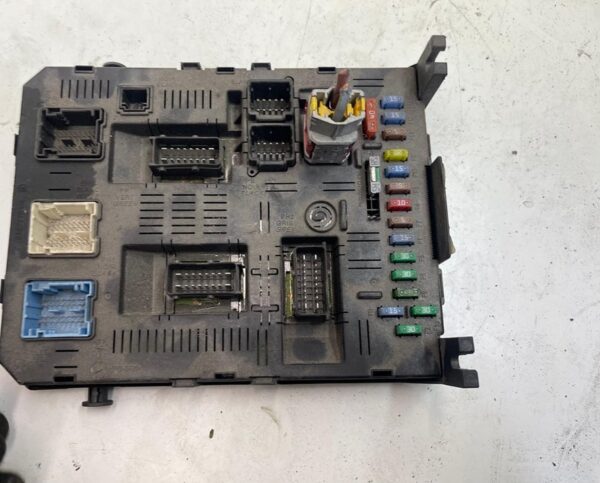 CAJA RELES / FUSIBLES CITROEN C4 BERLINA