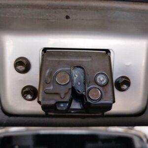 CERRADURA MALETERO / PORTON TOYOTA COROLLA VERSO