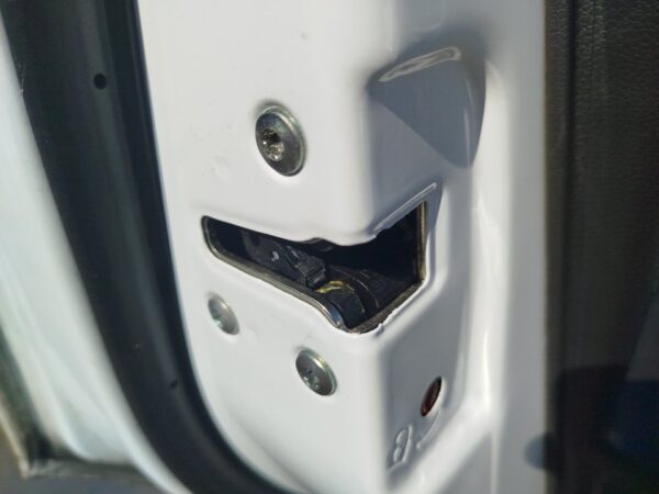 CERRADURA PUERTA TRASERA IZQUIERDA  KIA SPORTAGE