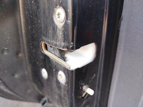 CERRADURA PUERTA TRASERA IZQUIERDA  MITSUBISHI COLT BERLINA 5
