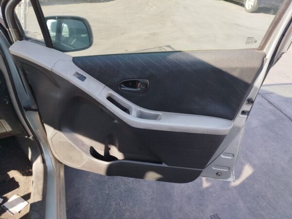 ELEVALUNAS DELANTERO DERECHO TOYOTA YARIS