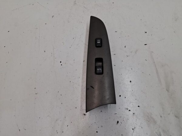 MANDO ELEVALUNAS DELANTERO DERECHO LEXUS IS200