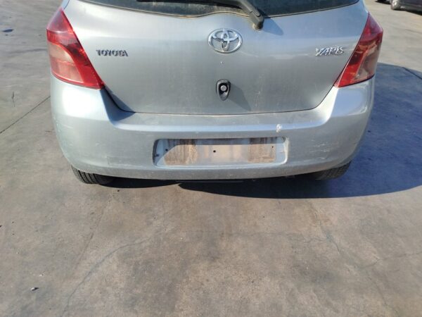 PARAGOLPES TRASERO TOYOTA YARIS - Imagen 3