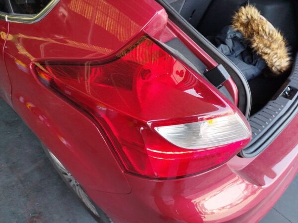 PILOTO TRASERO IZQUIERDO FORD FOCUS TURN.
