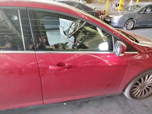 PUERTA DELANTERA DERECHA FORD FOCUS TURN.