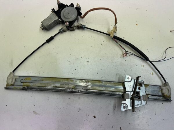 ELEVALUNAS DELANTERO DERECHO MAZDA PREMACY (CP)