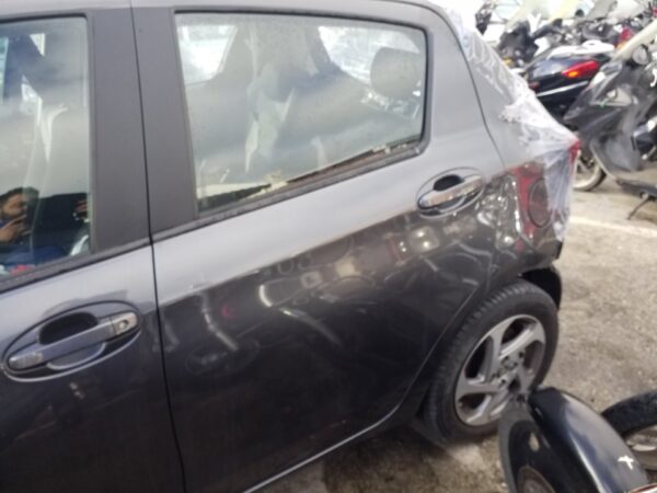 PUERTA TRASERA IZQUIERDA TOYOTA YARIS (P13)