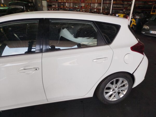 PUERTA TRASERA IZQUIERDA TOYOTA AURIS (E18)