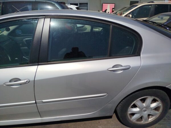 PUERTA TRASERA IZQUIERDA RENAULT LAGUNA III BERLINA
