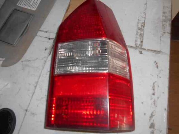 PILOTO TRASERO DERECHO MITSUBISHI SPACE WAGON