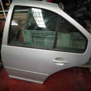 PUERTA TRASERA IZQUIERDA VOLKSWAGEN BORA BERLINA