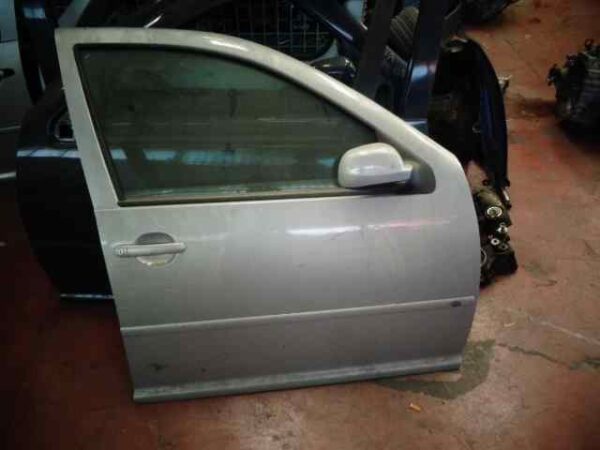 PUERTA DELANTERA DERECHA VOLKSWAGEN BORA BERLINA
