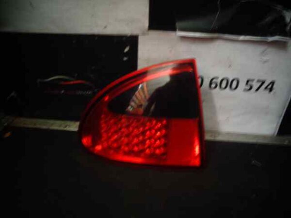PILOTO TRASERO IZQUIERDO SEAT LEON