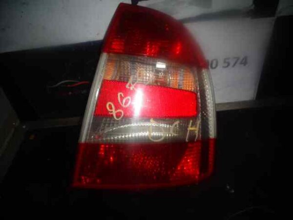 PILOTO TRASERO DERECHO SKODA SUBERB