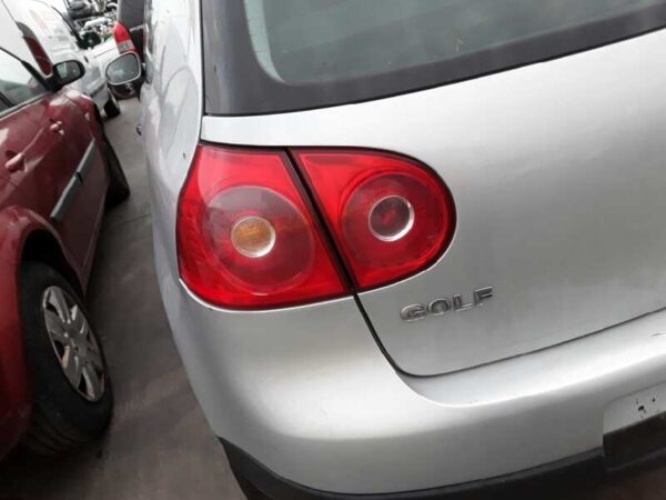 PILOTO TRASERO IZQUIERDO VOLKSWAGEN GOLF V BERLINA