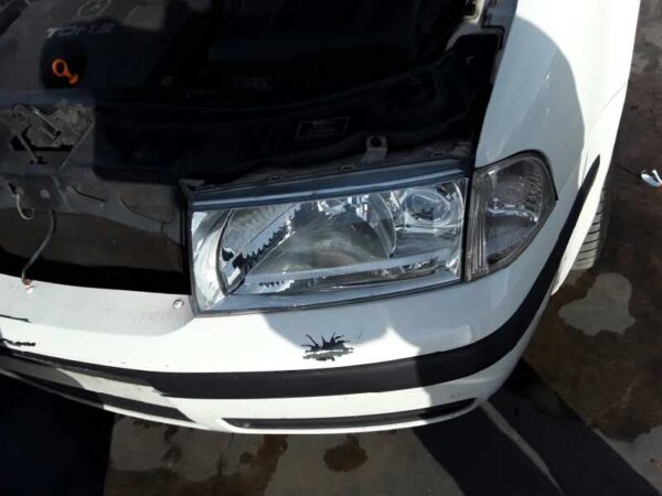 FARO IZQUIERDO SKODA OCTAVIA BERLINA
