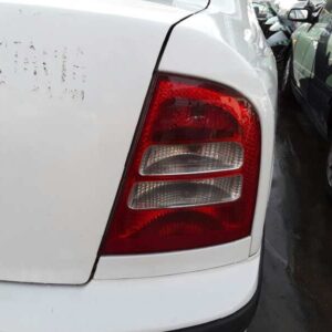 PILOTO TRASERO DERECHO SKODA OCTAVIA BERLINA