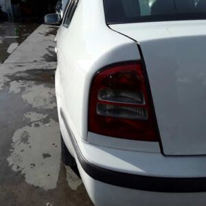 PILOTO TRASERO IZQUIERDO SKODA OCTAVIA BERLINA