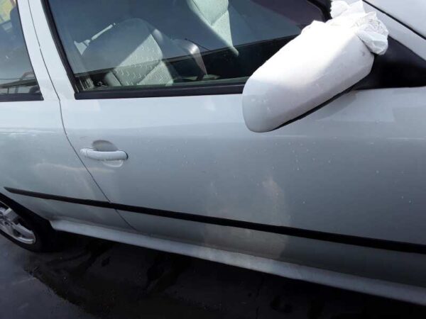 PUERTA DELANTERA DERECHA SKODA OCTAVIA BERLINA