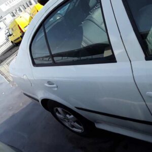 PUERTA TRASERA DERECHA SKODA OCTAVIA BERLINA