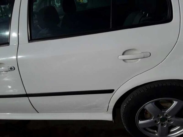PUERTA TRASERA IZQUIERDA SKODA OCTAVIA BERLINA
