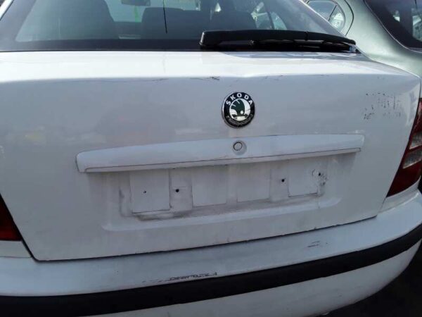 TAPA MALETERO SKODA OCTAVIA BERLINA