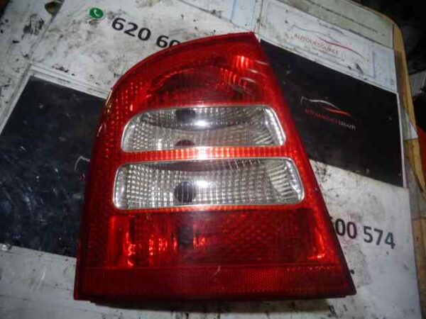 PILOTO TRASERO IZQUIERDO SKODA OCTAVIA BERLINA