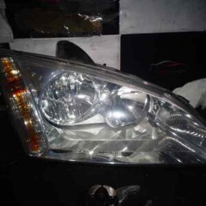 FARO DERECHO FORD FOCUS BERLINA